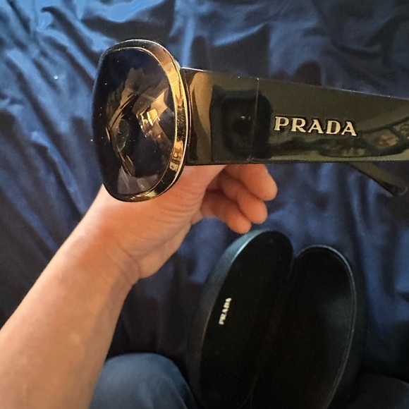 Prada vintage sunglasses - got it in early 2000’s - No call out. Unisex - Picture 4 of 7